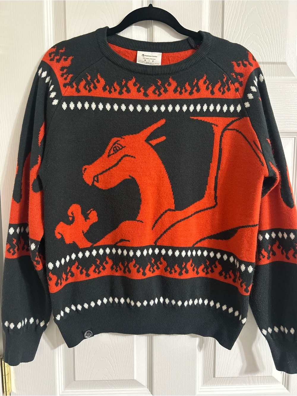 Charizard Chill Limited Holiday Collection Sweater By Pokémon Center Sz Sm EUC